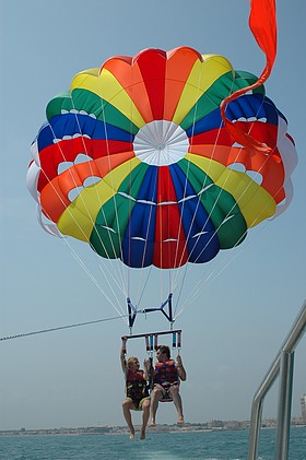 parachute ascentionnel &agrave; valras plage