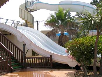 les deux toboggans du camping m&eacute;diterran&eacute;e